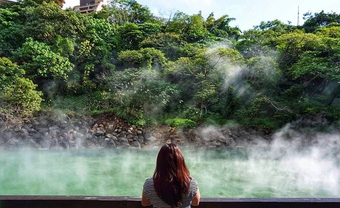 Nuoc co mau xanh ngoc bat mat