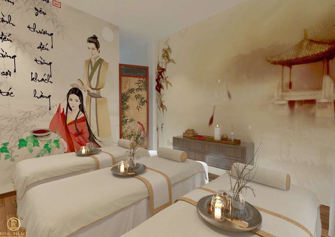 Phòng spa phong cách cổ điển với hình họa cổ truyền và giường mát-xa bài trí tinh tế.