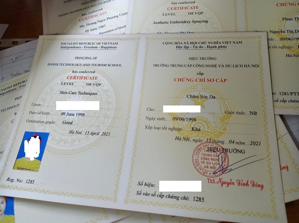 Chứng chỉ chăm sóc da từ Trường Trung cấp Công nghệ và Du lịch Hà Nội cấp ngày 15/04/2021.
