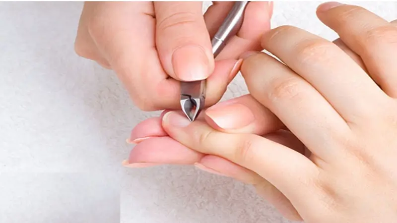 Dụng cụ cắt móng tay được sử dụng để chăm sóc móng, làm đẹp bàn tay sạch sẽ, gọn gàng.
