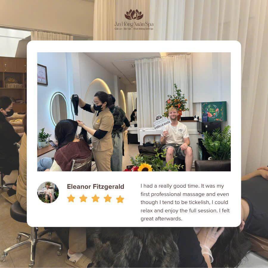 Khách hàng thư giãn tại spa Ân Hồng Xuân, nhận đánh giá 5 sao sau buổi trị liệu chuyên nghiệp.