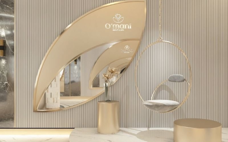 Spa sang trọng với thiết kế hiện đại và không gian màu vàng kem, đem lại cảm giác thư giãn và tươi mới.