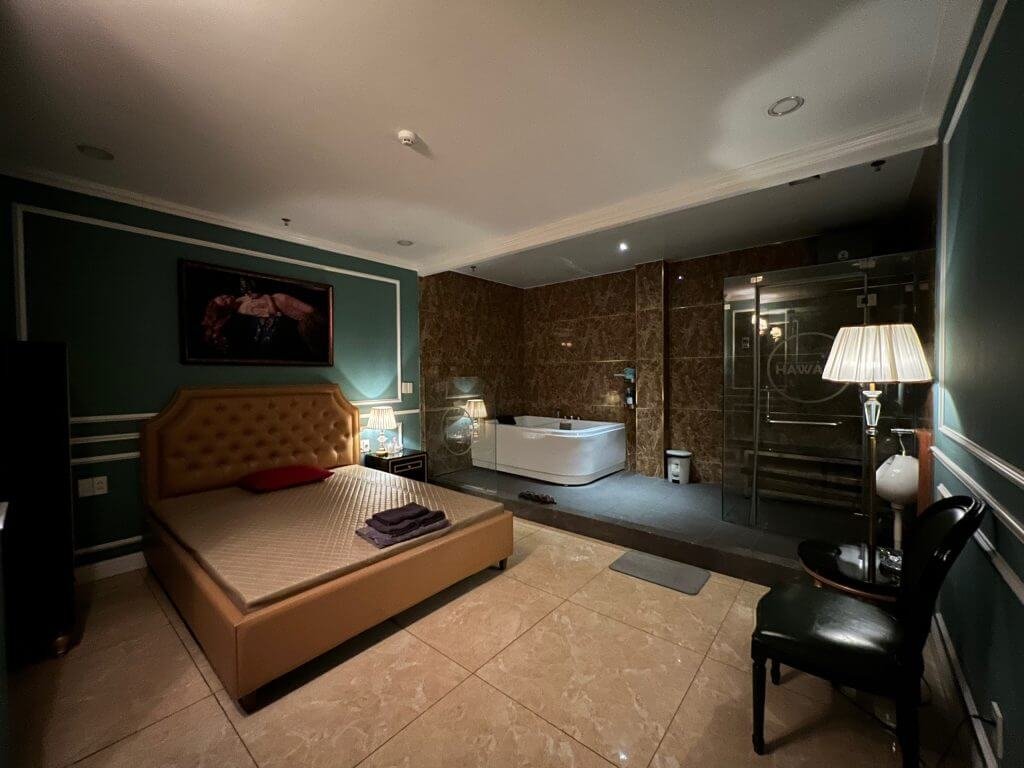 Liệu pháp massage từ A đến Z độc đáo tại Massage Hawaii Quận 10, không gian sang trọng.