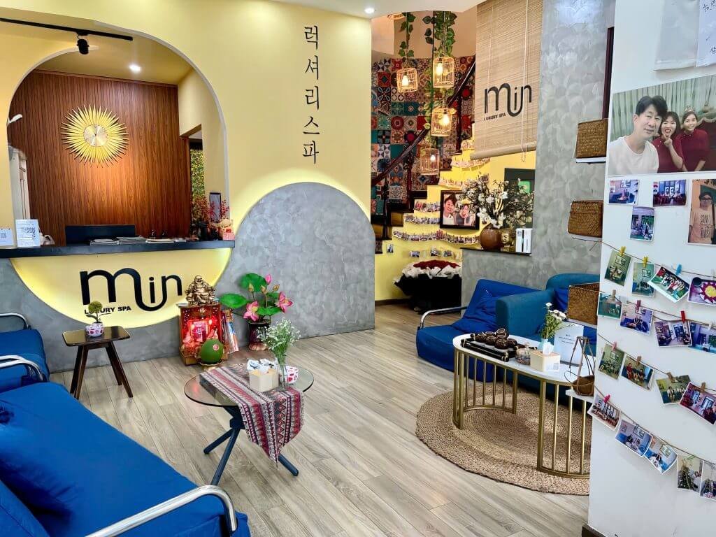 Spa Min sang trọng với không gian ấm cúng, thiết kế tinh tế, nội thất xanh tươi, lý tưởng cho thư giãn.