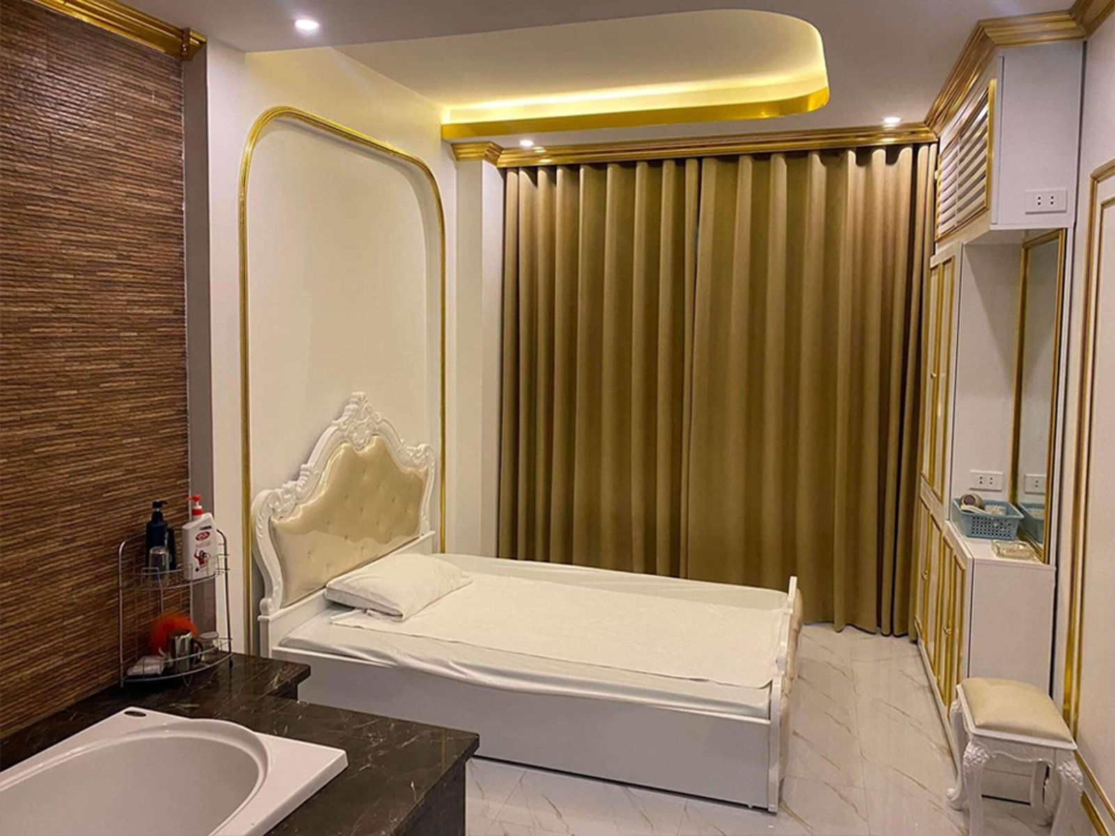Vip Massage Blue Spa scaled