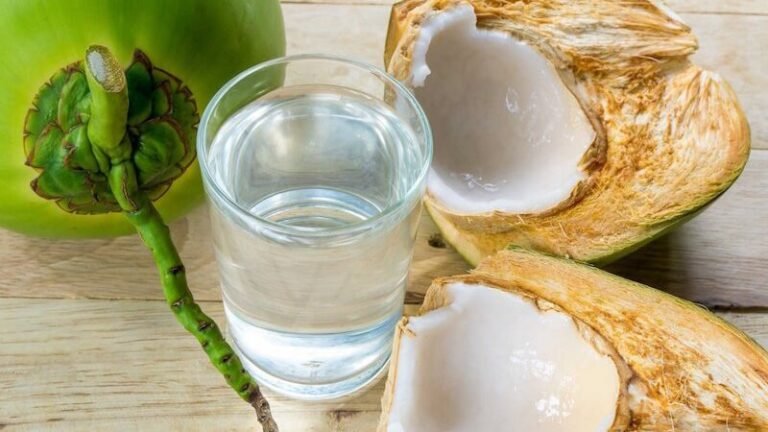 Giải Đáp Thắc Mắc Nước Dừa Trị Mụn – Bí Quyết Làm Đẹp Tự Nhiên Hiệu Quả