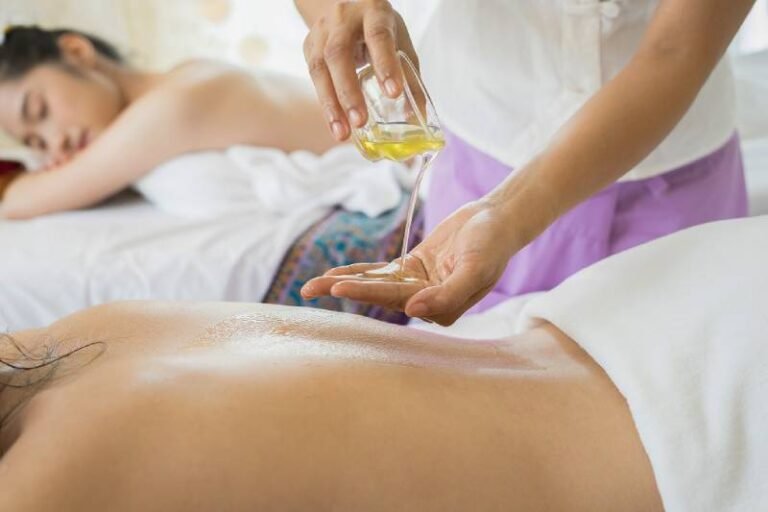 Top 6 Loại Dầu Massage Body Tốt Nhất Cho Thư Giãn Và Sức Khỏe