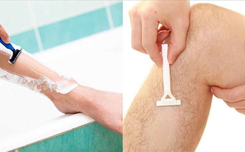 Người đang cạo lông chân với dao cạo, một bên có bọt cạo, một bên không có bọt.