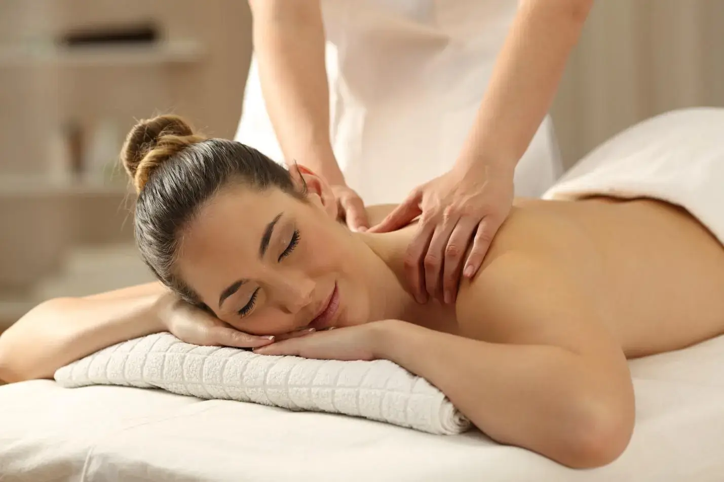 Trải nghiệm massage quận 8 chuyên sâu với liệu pháp nắn chỉnh xương khớp tại Massage Trunk.