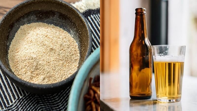 Bên trái là bát chứa bột màu be, bên phải là chai và ly đựng chất lỏng màu vàng trên bàn.