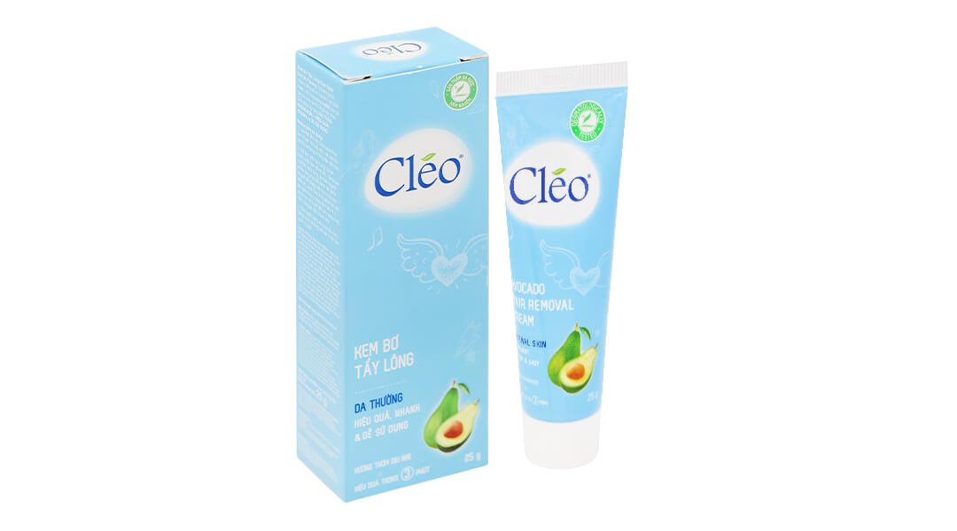 Hộp và tuýp kem bơ tẩy lông màu xanh, có hình quả bơ và chữ Cléo trên nền trắng.