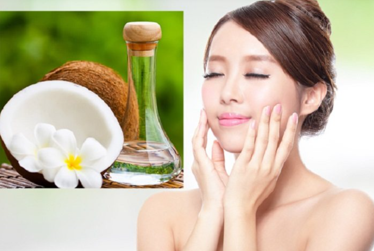 Người phụ nữ chạm vào mặt bên cạnh hình ảnh dầu dừa và hoa trên nền xanh.