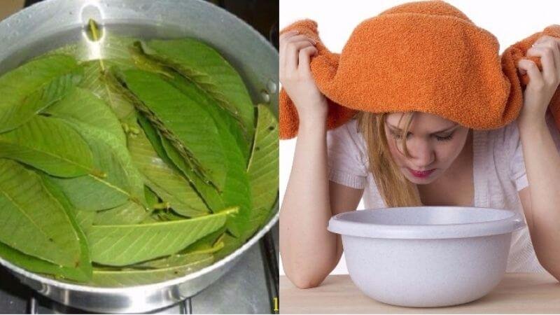 Nồi lá xanh đang đun sôi bên trái, người dùng khăn xông hơi mặt trên tô nước bên phải.
