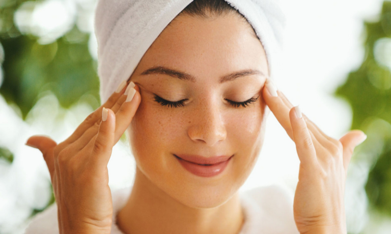 massage mặt trước khi ngủ