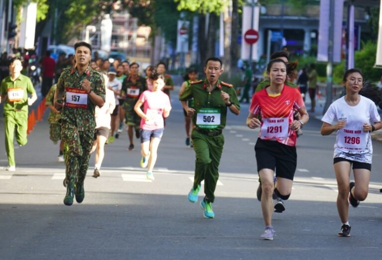 Chạy việt dã là gì? Kỹ thuật và bí quyết giúp chạy BỀN hơn