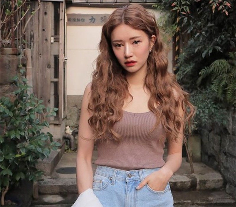 Tóc uốn đuôi gợn sóng nhỏ 