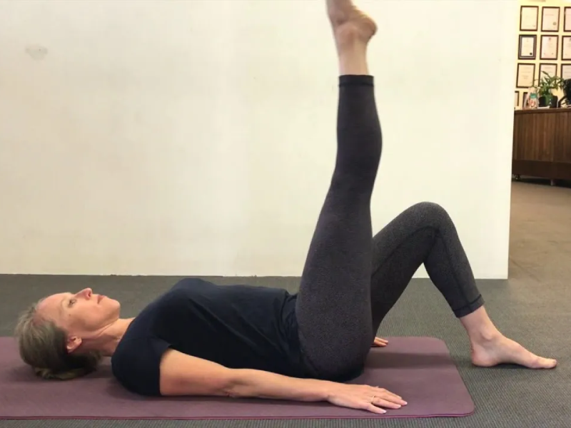 bai-tap-pilates-giam-can-toan-than-9-1 Bài tập Single-Leg Circles