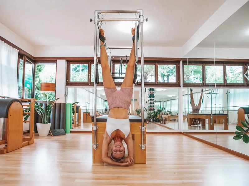 bai-tap-pilates-half-and-full-hanging-tren-cadillac-1-2 Bài tập Half and Full Hanging trên Cadillac