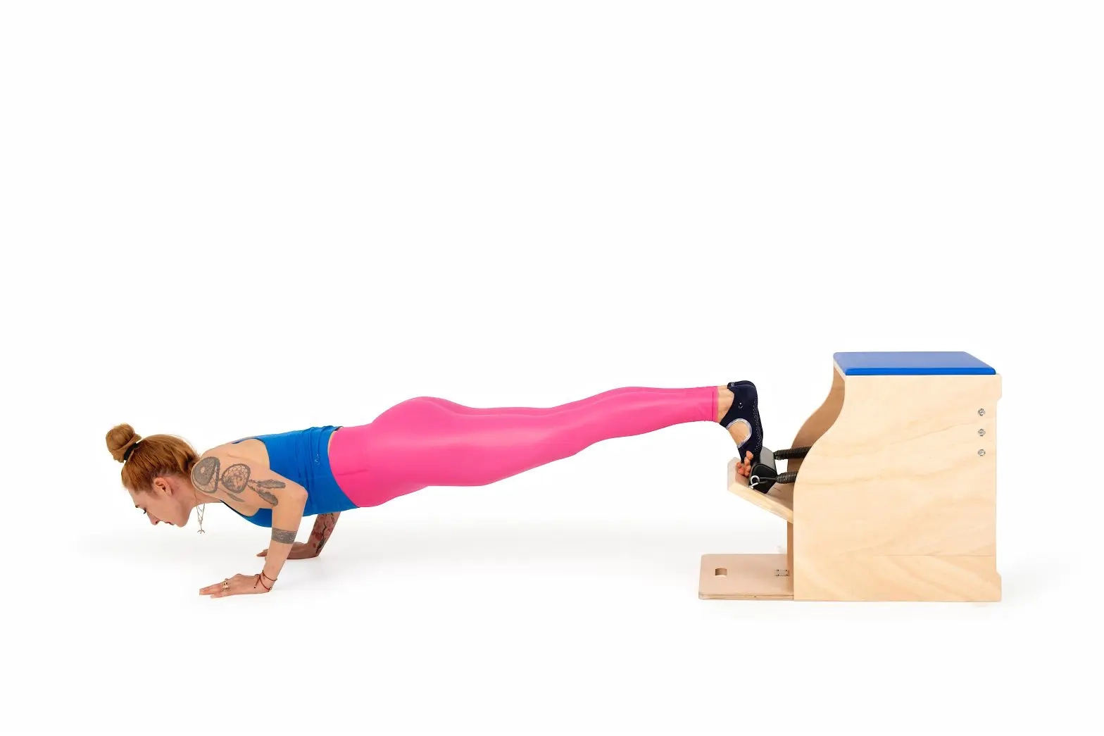 bai-tap-pilates-push-up-tren-wunda-chair-1 bai-tap-pilates-push-up-tren-wunda-chair-1