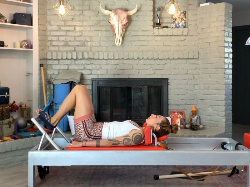 bai-tap-pilates-running-tren-reformer-3-1 Cách thực hiện bài tập Pilates Running trên Reformer