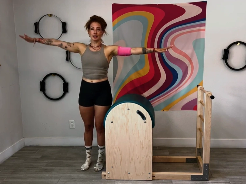 bai-tap-pilates-side-stretch-tren-ladder-barrel-2-1 Tư thế chuẩn bị