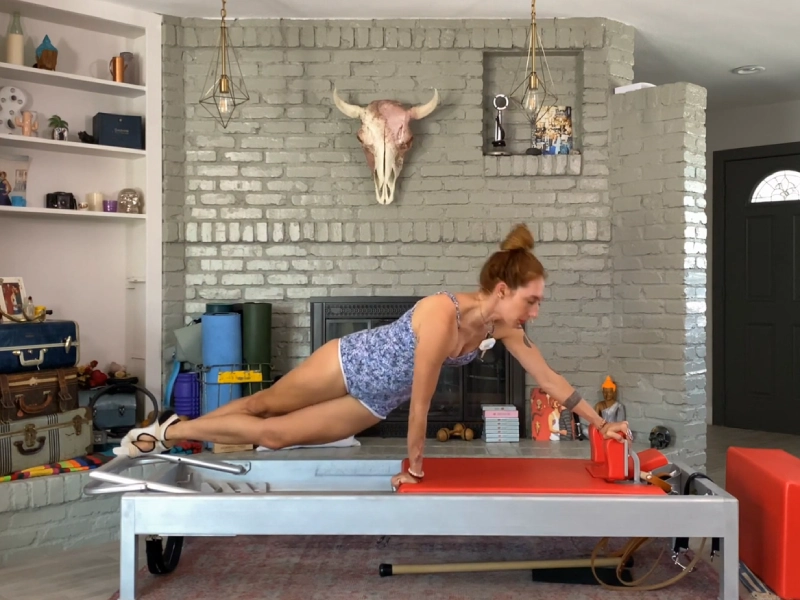 Các bước thực hiện bài tập Snake and Twist trên Reformer