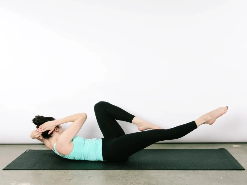 cach-tap-pilates-tang-chieu-cao-hieu-qua-3-1 Bài tập 2: Đạp xe