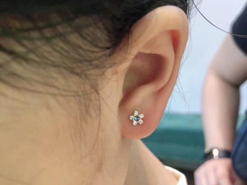 dia-chi-xo-khuyen-tai-ha-noi-8 Phụng Thủy Piercing là một trong những địa chỉ bấm lỗ tai uy tín ở Hà Nội.