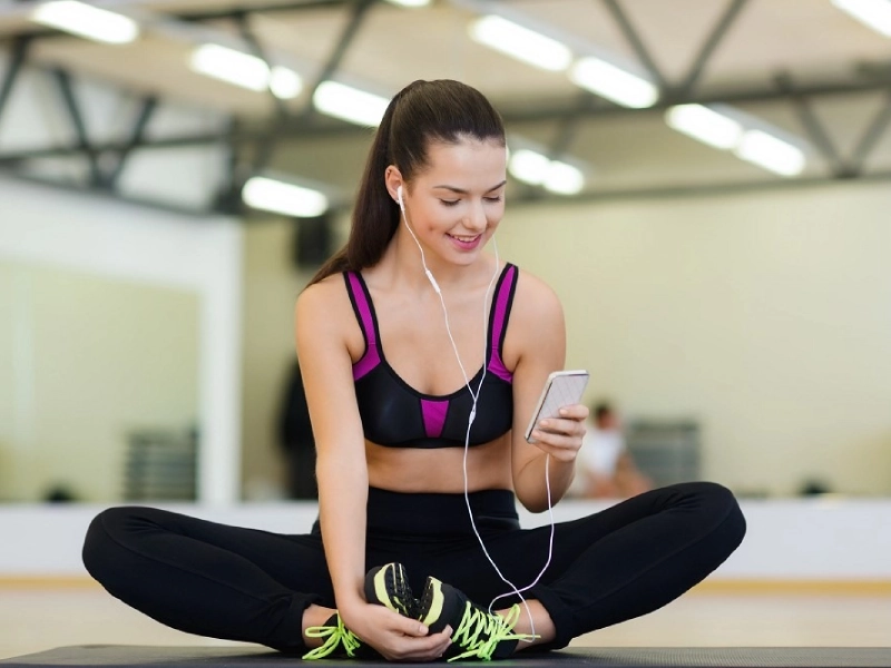 Sử dụng app tập luyện Pilates giúp tiết kiệm chi phí hơn khi tới phòng tập.