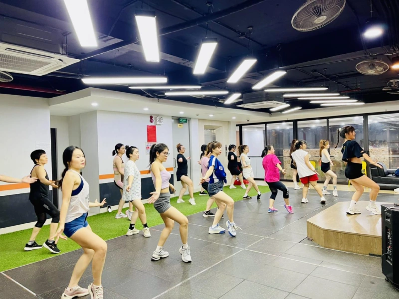 Một buổi tập tại QT Fitness & Yoga Yên Viên
