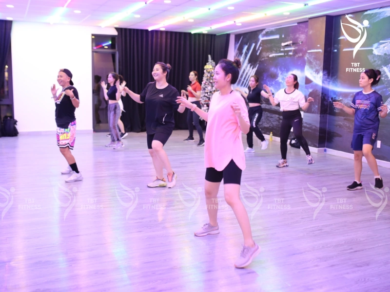 Lớp học aerobic tại TBT Fitness.