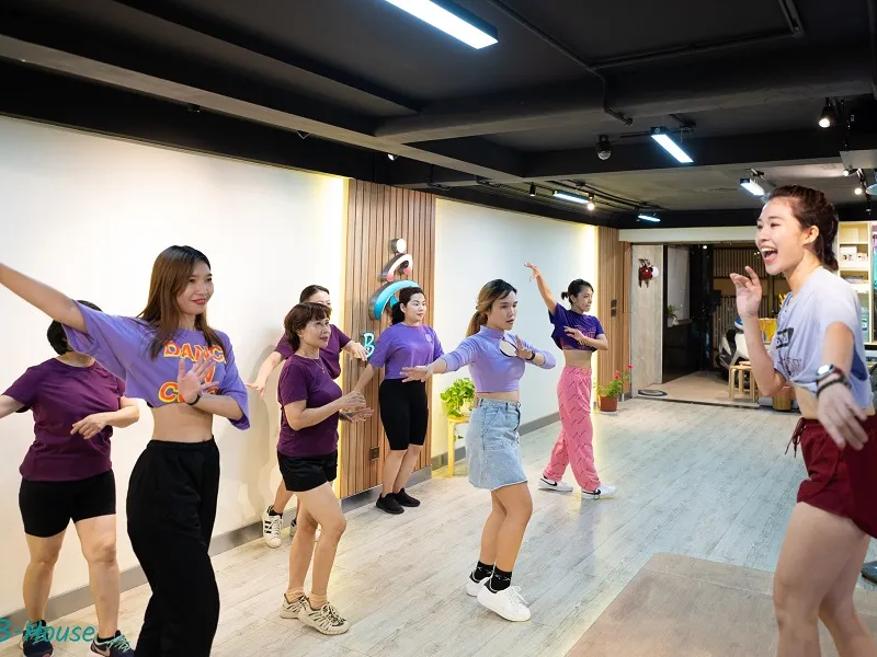 lop-hoc-nhay-zumba-tphcm-5 B.FIT Zumba Fitness