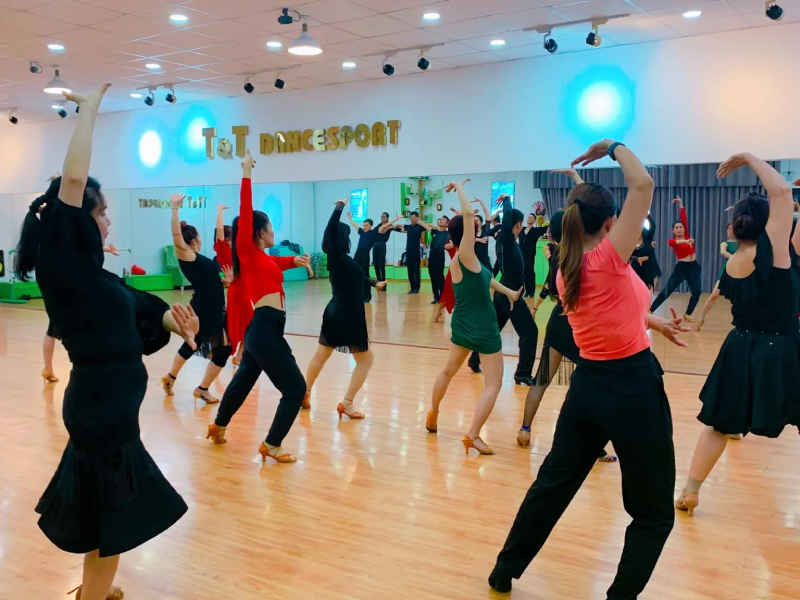 Học Khiêu vũ tại TT Dancesport