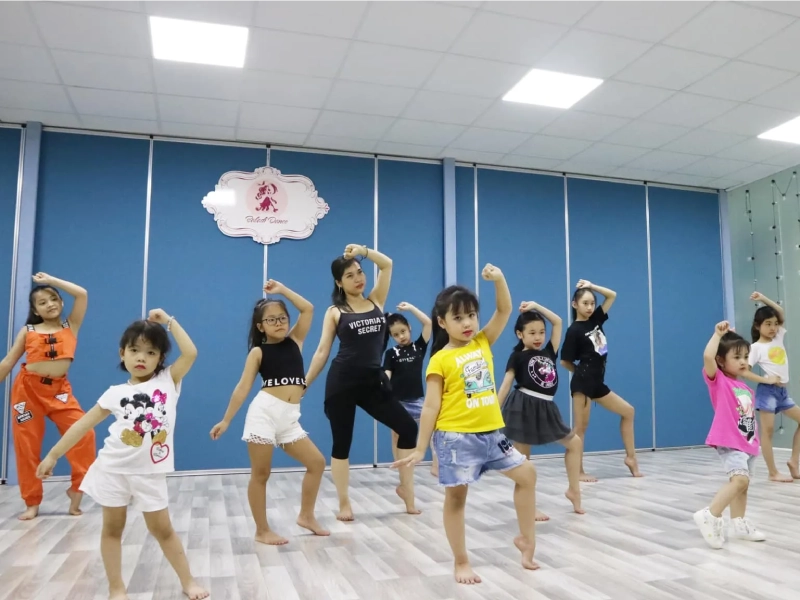 trung-tam-day-nhay-hien-dai-ha-noi-6-1 Trung tâm dạy nhảy hiện đại Baladi Studio