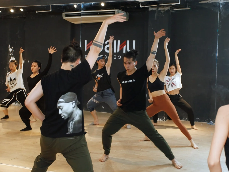 trung-tam-day-nhay-hien-dai-ha-noi-7-1 Trung tâm dạy nhảy hiện đại Unison Dance Studio